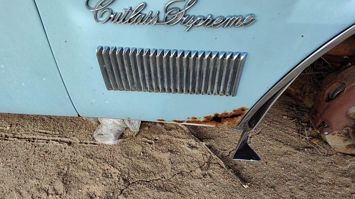 75 Cutlass Supreme Passenger Right Side Fender Chrome Moulding Badge Emblem Oem