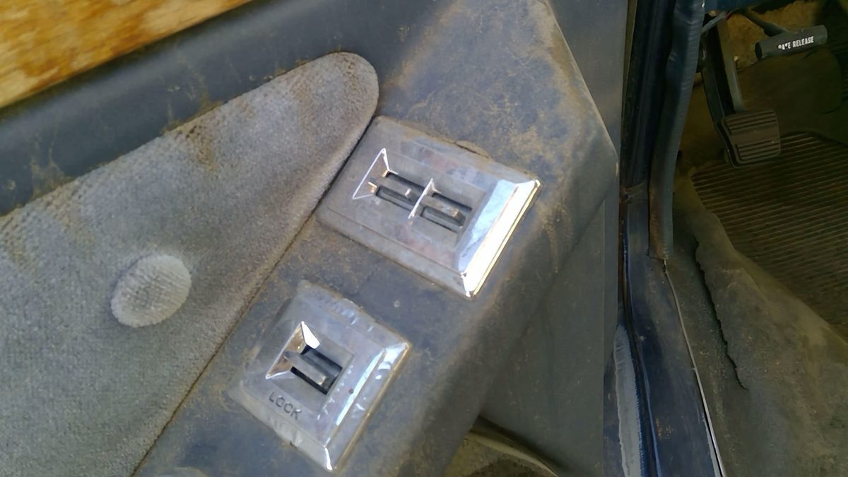 85-91 Chevy G20 Van Driver Left Front Power Window Master Control Switch Buttons