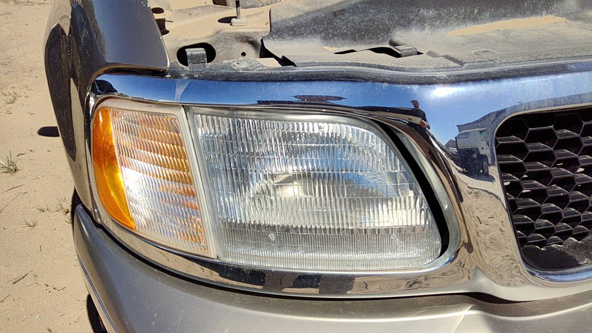 1997-2002 Ford Expedition Passenger Right Head Light With Turn Lamp Oem