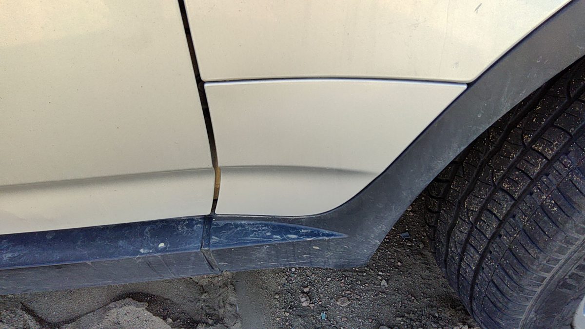 2004 Bmw X3 Passenger Right Moulding From Fender Oem Trim Strip Silver