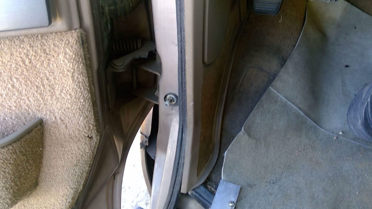 1985-1995 Chevy Astro Driver Left Lower Kick Trim Panel Oem Tan
