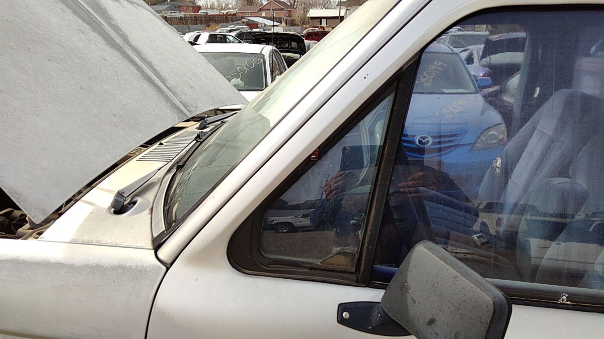 1983-1988 Ford Ranger Driver Left Front Vent Window Small Door Glass With Frame