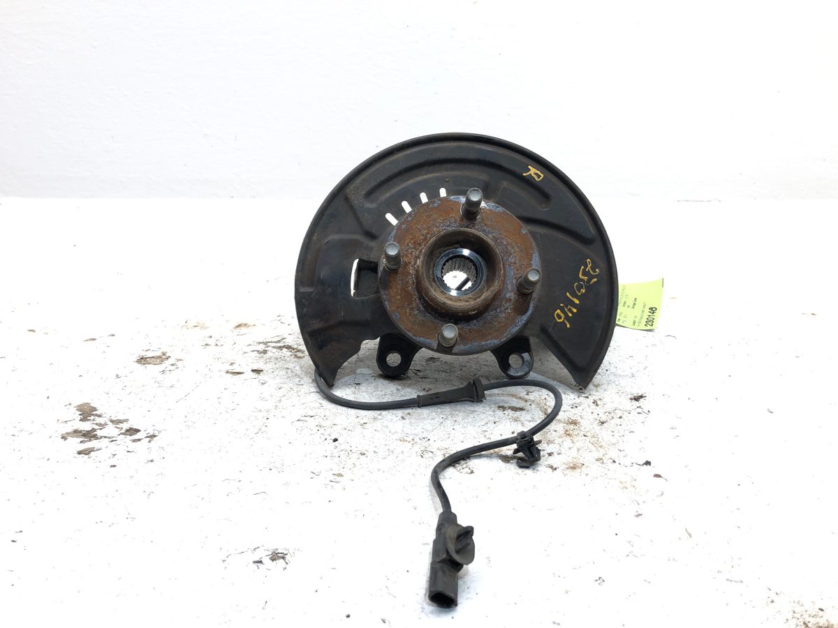 12-19 Nissan Versa Passenger Right Front Spindle Steering Knuckle With Wheel Hub