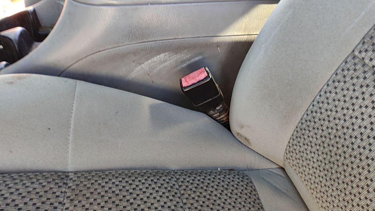 2001-2004 Ford F150 Driver Left Front Seat Belt Buckle Receiver Oem Gray