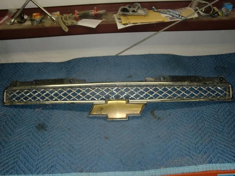 2008-2014 Chevy Suburban Grille Chrome Upper Oem 22830012