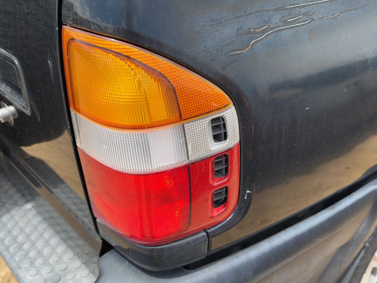 1998-2004 Isuzu Rodeo Passenger Right Tail Light Brake Lamp Oem Rear 5647813