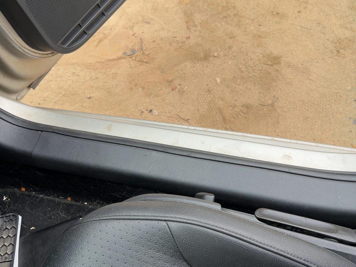 2011-2018 Volkswagen Jetta RH Door Sill Scuff Plate 5C685337282V