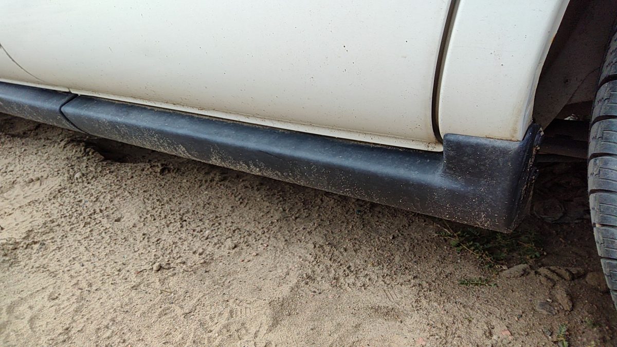 2005 Mercury Sable Rocker Moulding