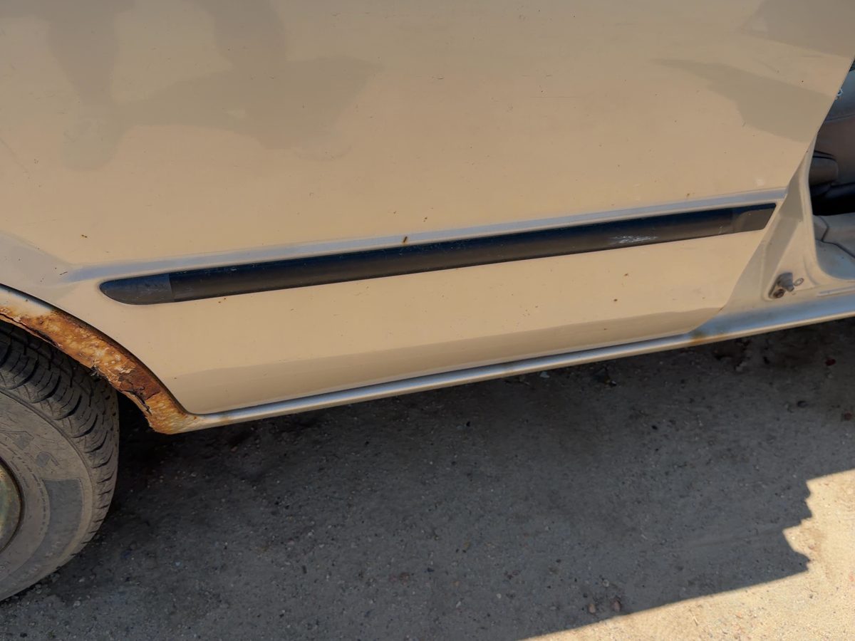 99-03 Protege Dx Passenger Right Rear Moulding From Door Oem Back Trim Strip
