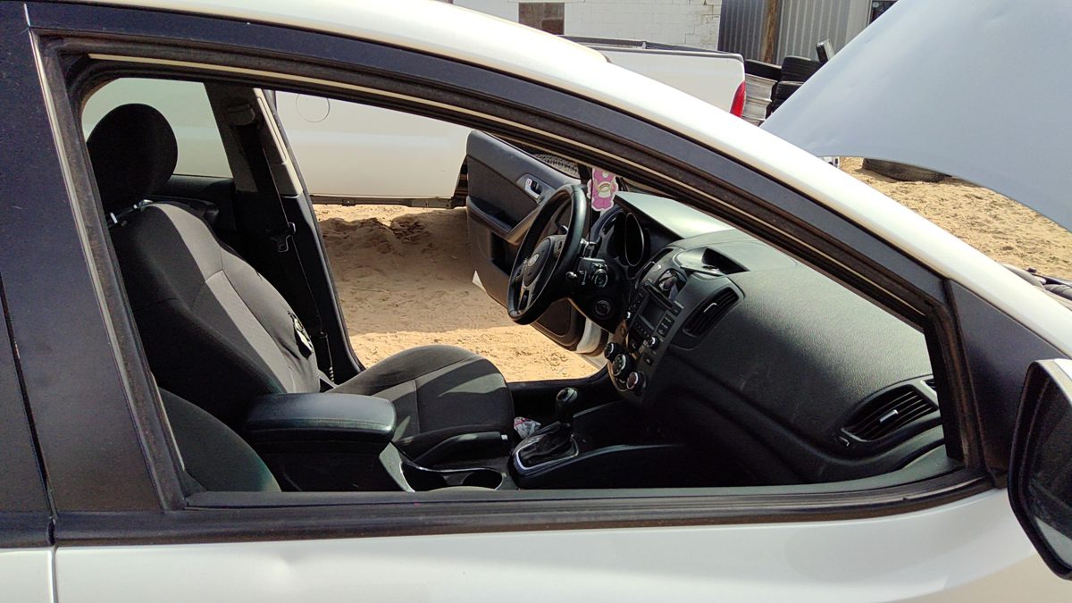 Kia Forte Passenger Right Front Side Window Door Glass Oem 824211M010