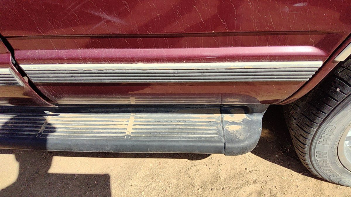 1999-2000 Gmc Yukon Driver Left Rear Moulding From Door Oem Back Trim Strip