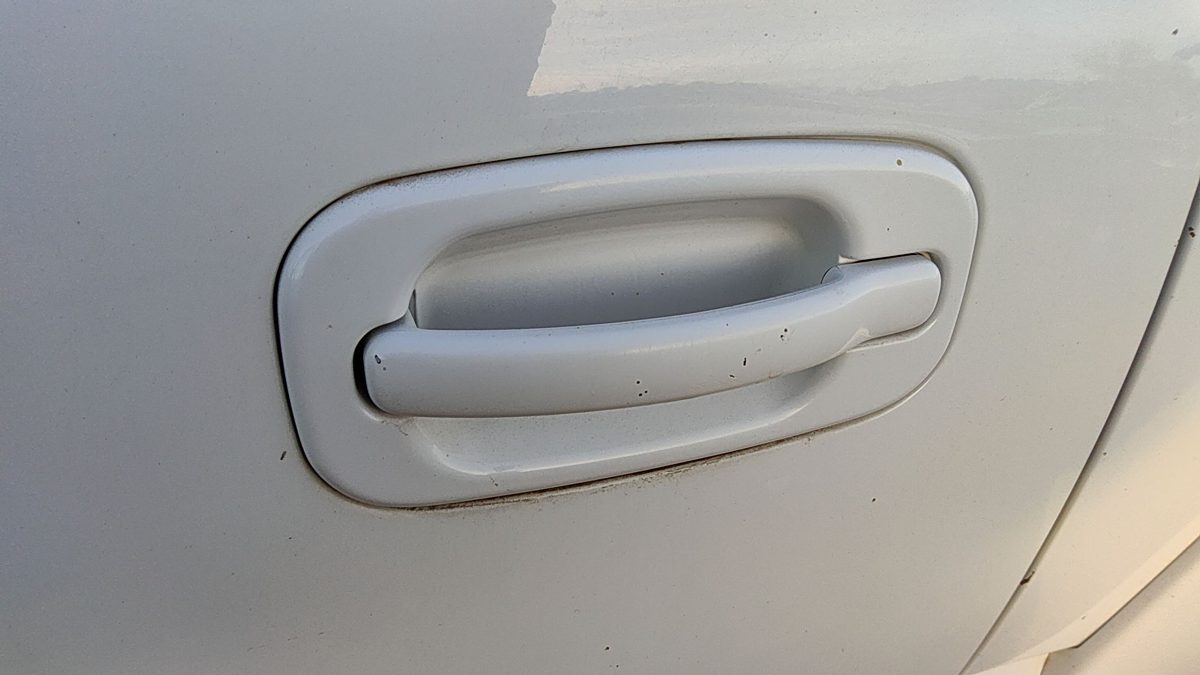 00-06 Chevy Suburban Driver Left Rear Outside Door Handle Back 50U Summit White