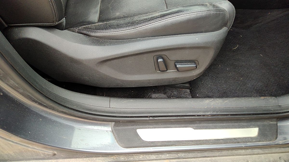 2016 Hyundai Tucson Passenger Right Side Power Seat Switch With Trim Panel Black