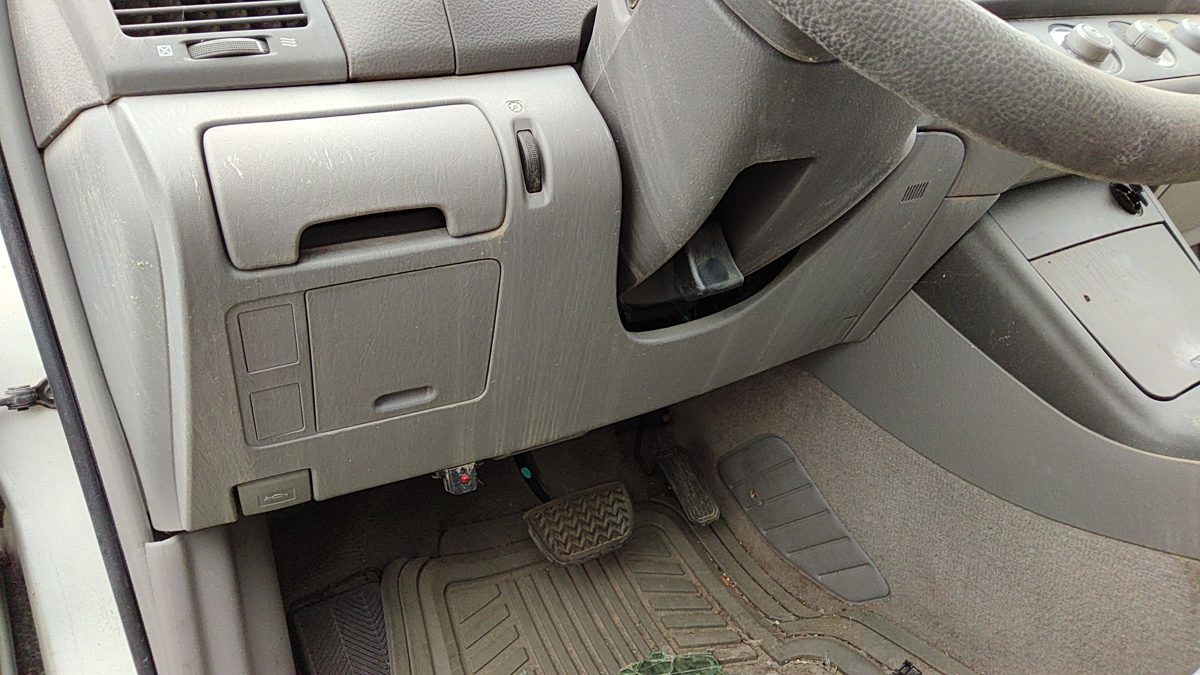 2002-2006 Toyota Camry Lower Dash Under Column Knee Bolster Trim Panel 95 Stone