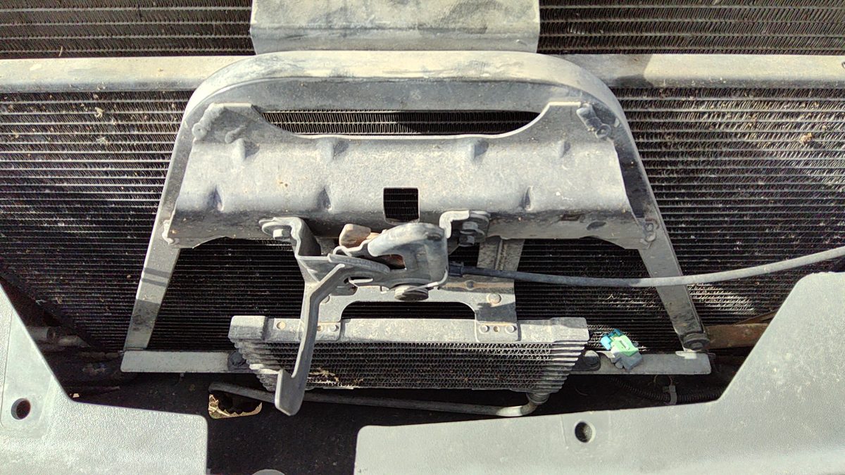 2003-2007 Silverado 1500 Hood Latch Assembly With Bracket Oem 25815981
