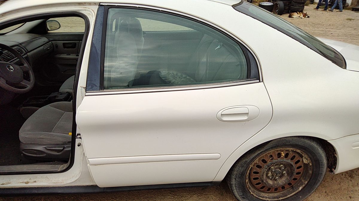 2005 Mercury Sable Rear Door