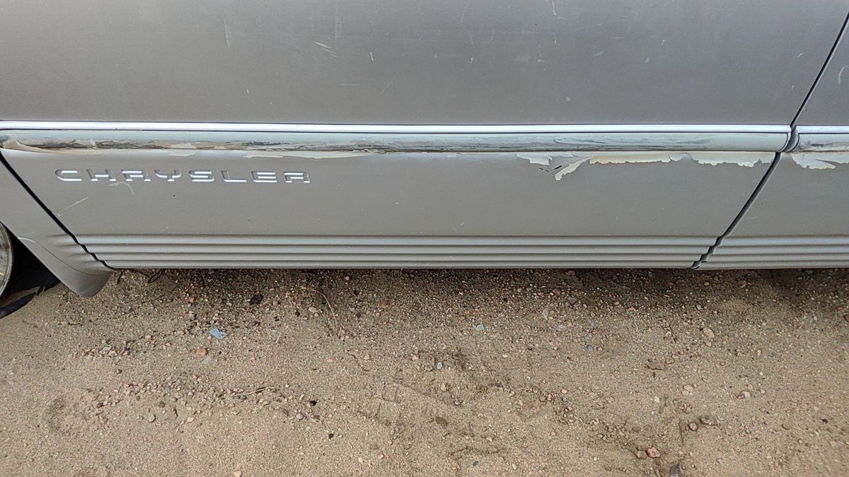 2000 Chrysler Town & Country Driver Left Front Moulding From Door Trim Silver