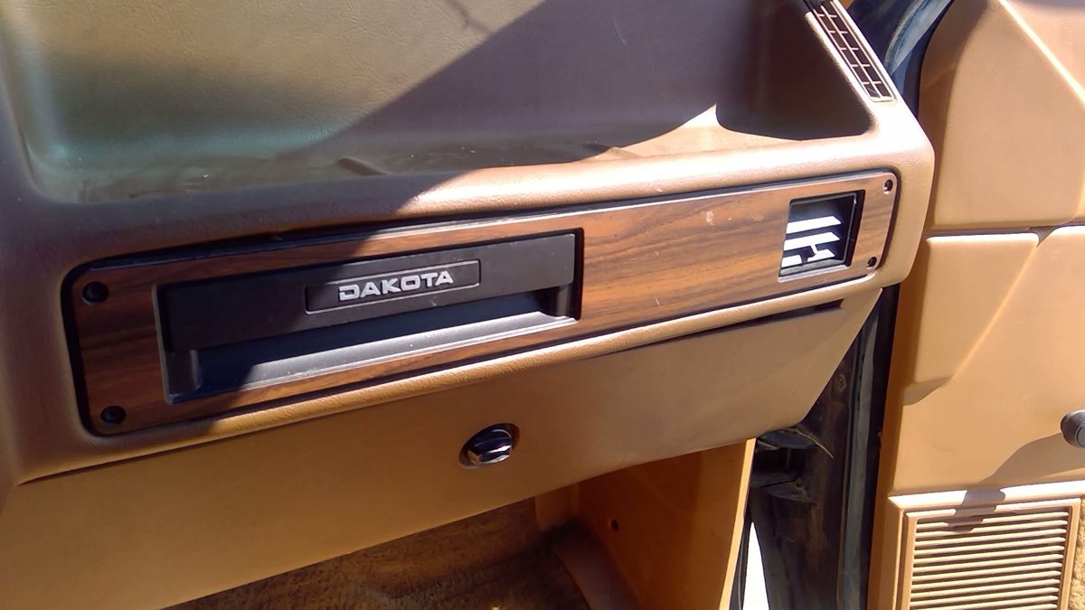 1987-1993 Dodge Dakota Passenger Dash Cup Holder Assembly Oem Slide Out Tan