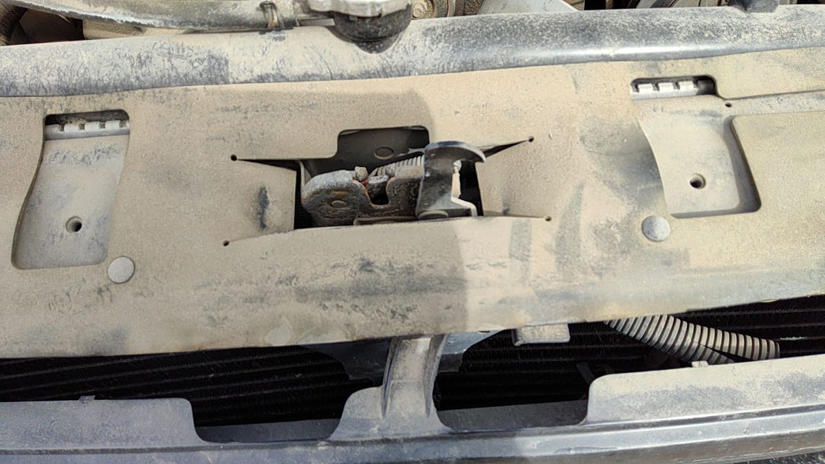 1993-1995 Nissan Pathfinder Hood Latch Assembly With Bracket Oem 6250055G00