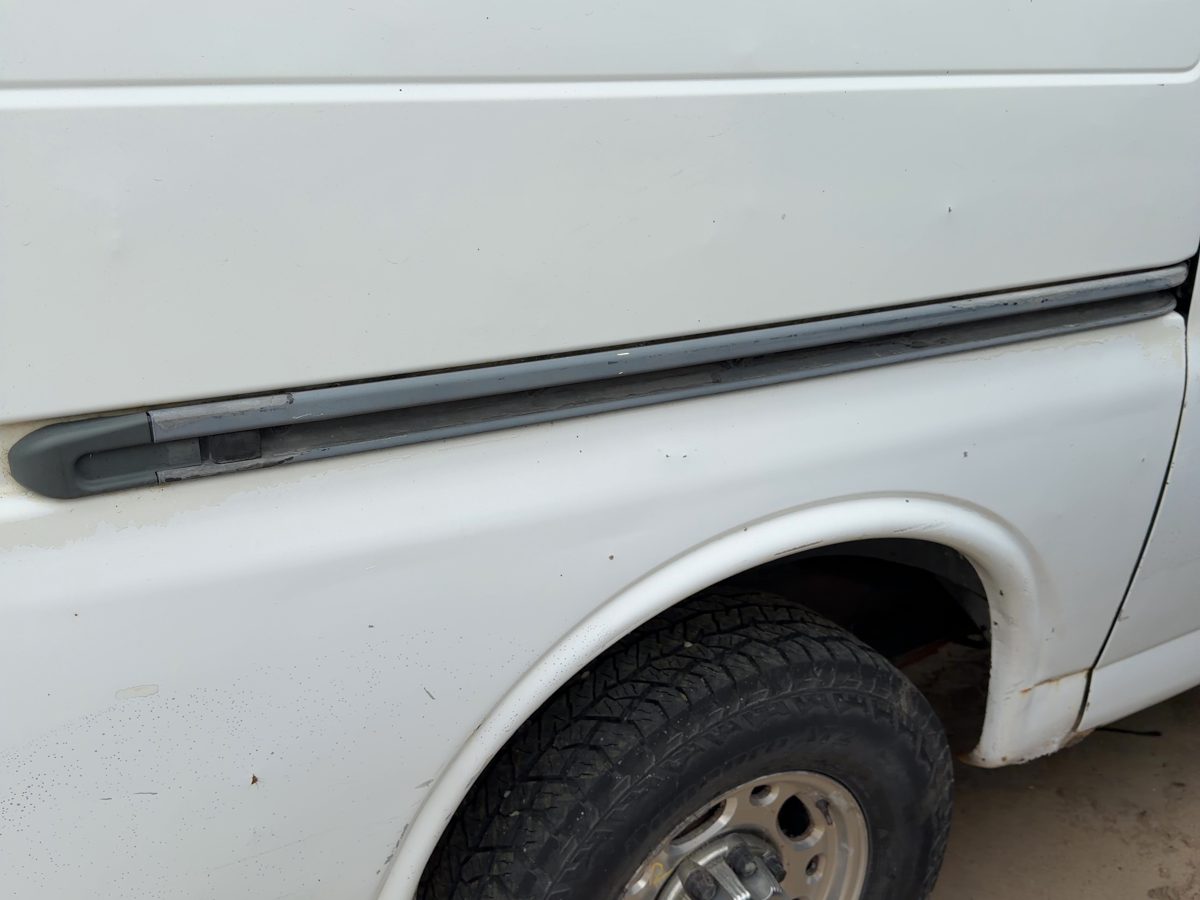 2002 Chevy Express Van 2500 Passenger Right Rear Moulding On Quarter Panel Oem