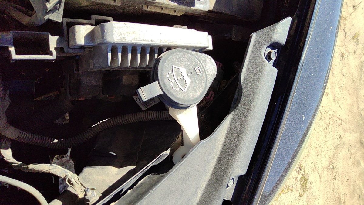 2008-12 Chevy Malibu Windshield Washer Fluid Reservoir With Pump Oem Wiper Tank