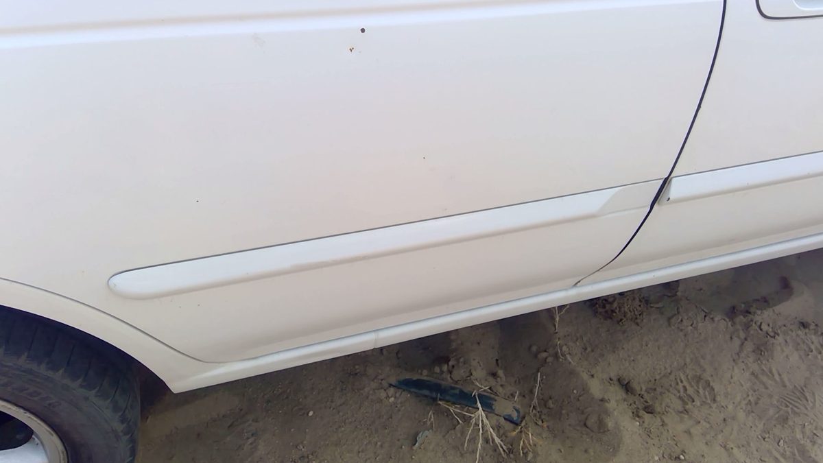 00-03 Sentra Passenger Right Rear Moulding On Door Back Trim Strip White Qm1