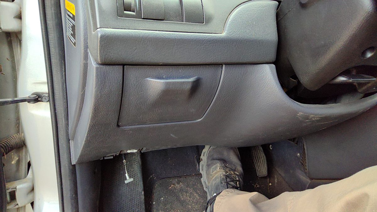 2001-03 Hyundai Elantra Lower Dash Under Column Knee Bolster Trim Panel Oem Gray