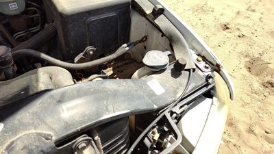 99-07 Silverado 2500 Hd Windshield Washer Fluid Reservoir With Pump Wiper Tank