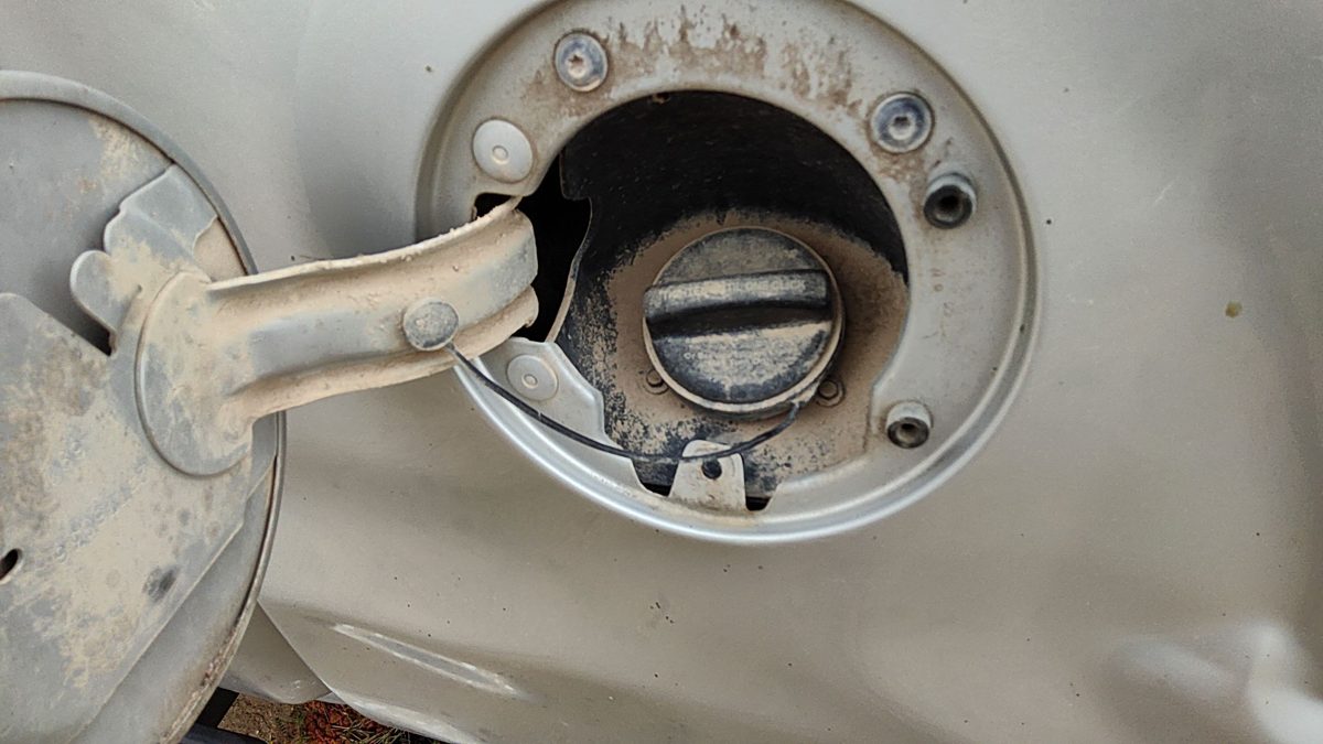 2014-2016 Silverado 1500 Fuel Filler Neck Assembly With Gas Cap Oem 22821385