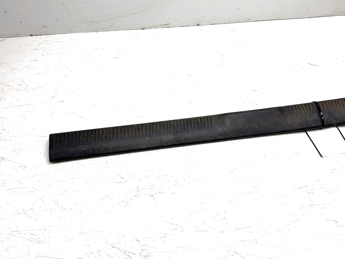 2000 Jeep Grand Cherokee Driver Left Front Door Sill Scuff Plate Oem Black