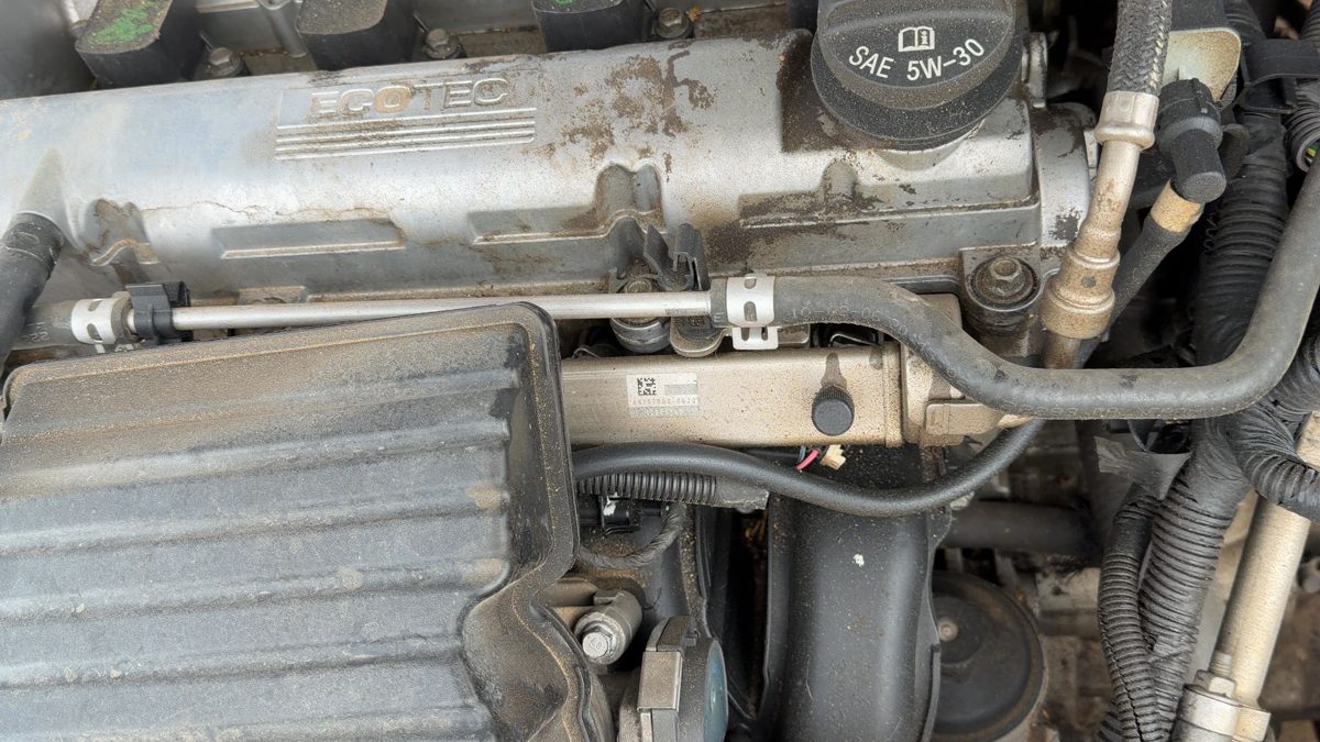 2005-2007 Saturn Ion Complete Fuel Rail With Injectors Set Loaded Oem 2.2L
