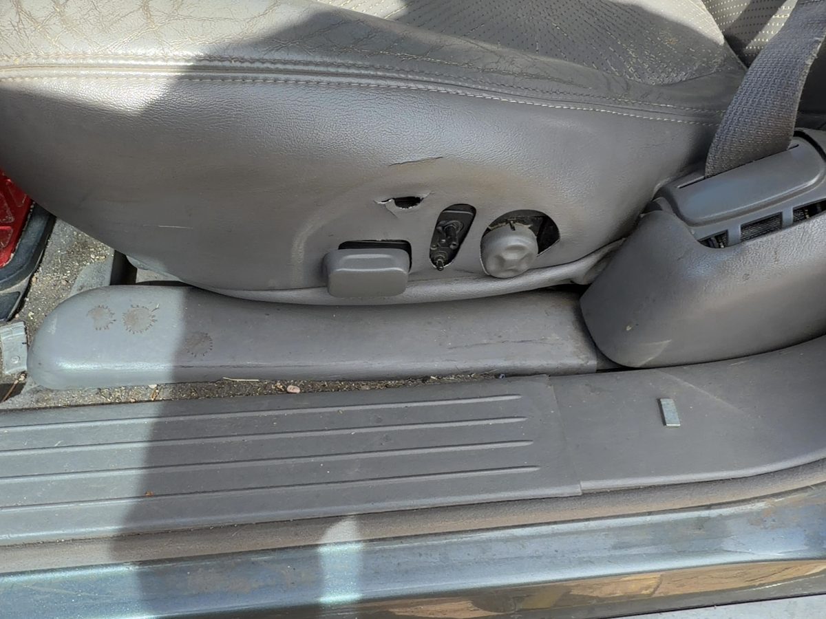 2003 Cadillac Seville Seat Track