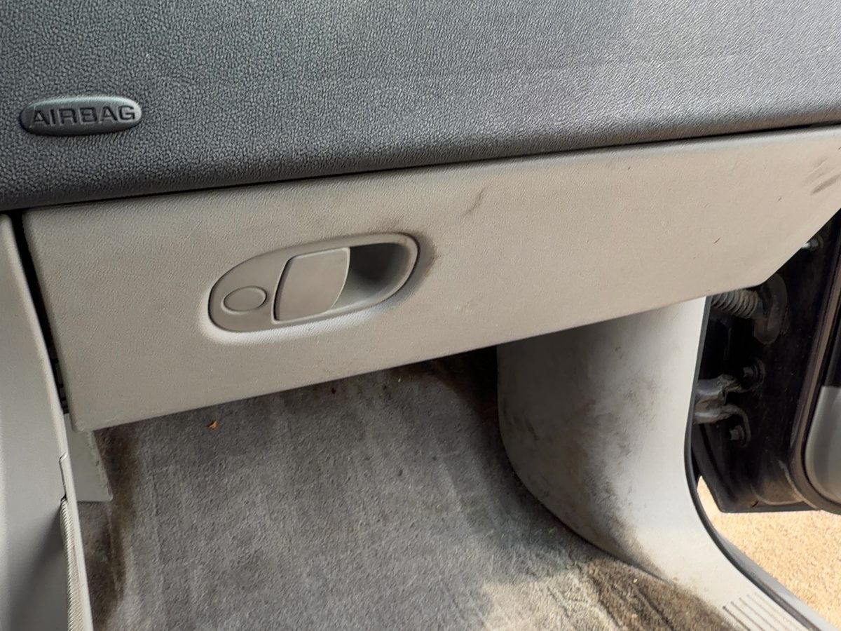 05-09 Equinox Glove Box Assembly Complete Door With Latch Oem Light Gray 14B