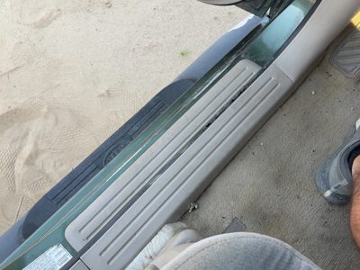 03-06 Kia Sorento Driver Left Lower Sill Step Moulding Trim Panel Oem Beige Fc