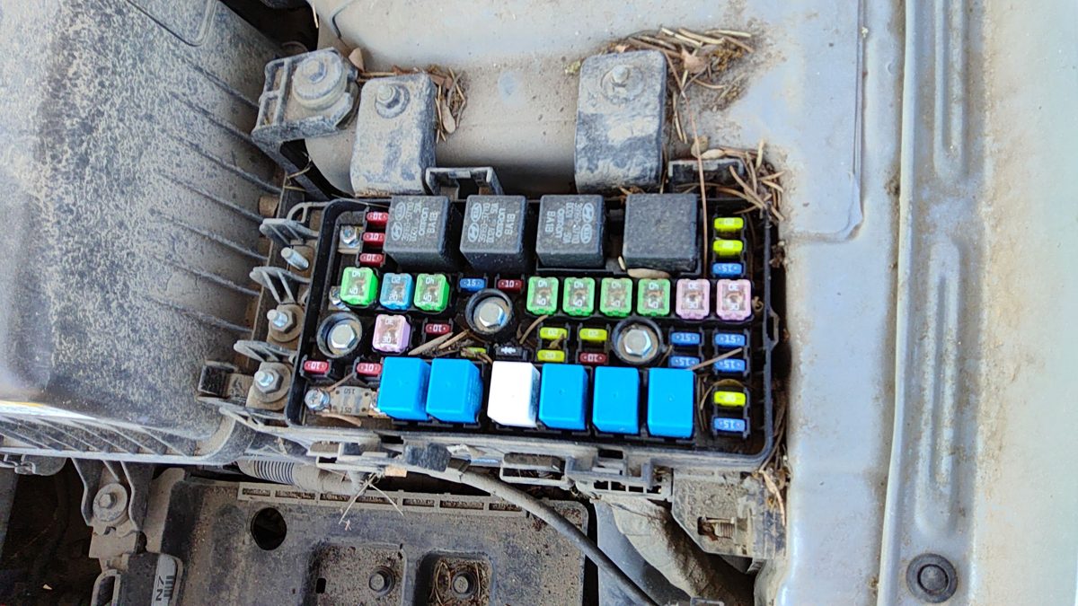 2007 Hyundai Sonata Engine Fuse Box