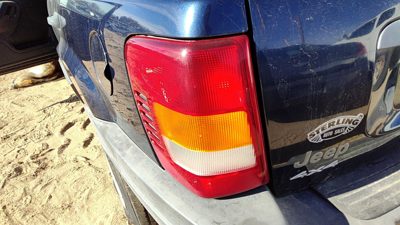 2003-2004 Jeep Grand Cherokee Driver Left Tail Light Brake Lamp Oem Rear