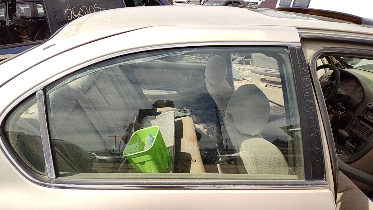 2000-2001 Nissan Maxima Passenger Right Rear Side Window Door Glass Oem Back