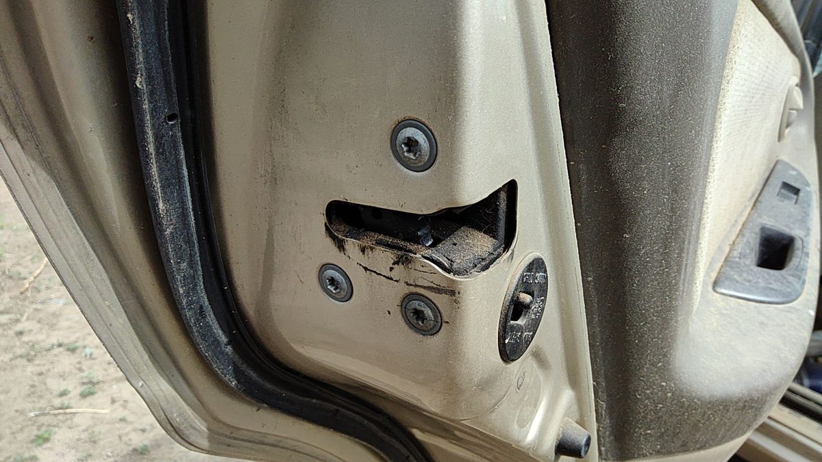 2000-2003 Nissan Maxima Driver Left Rear Door Latch With Rods/Cables Oem Back