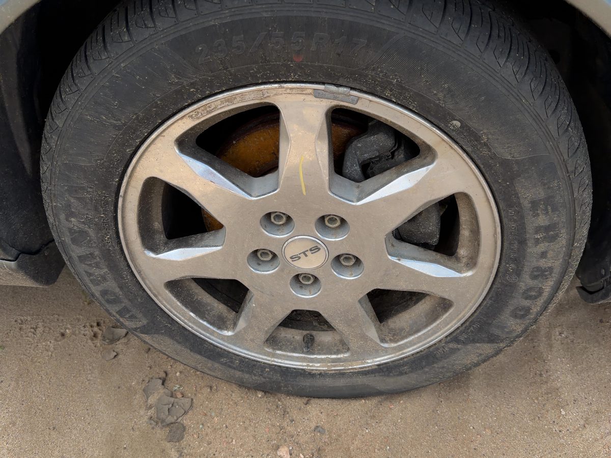 2003 Cadillac Seville Wheel