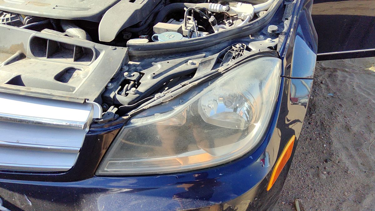 2012-2015 Mercedes C300 Driver Left Head Light Oem Front Lamp 2048205359