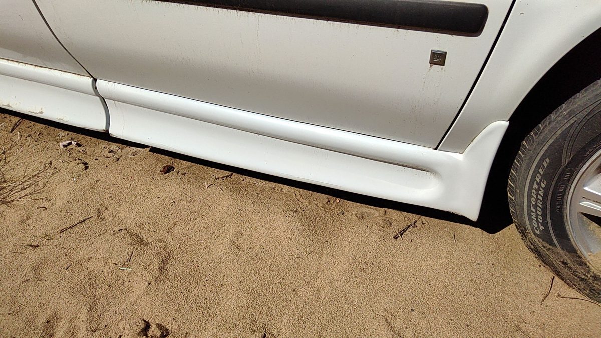 05-08 Uplander Passenger Right Lower Rocker Panel Moulding Side Skirt White 50U