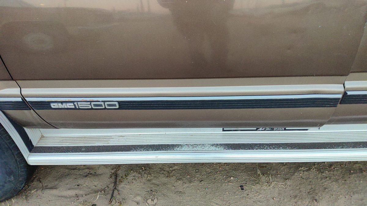 1992-1999 Chevy Suburban Driver Left Front Moulding From Door Oem Trim Strip