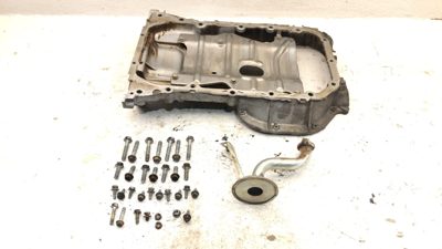 2004-2010 Toyota Highlander Engine Oil Pan With Good Drain Plug Bolts Hardware