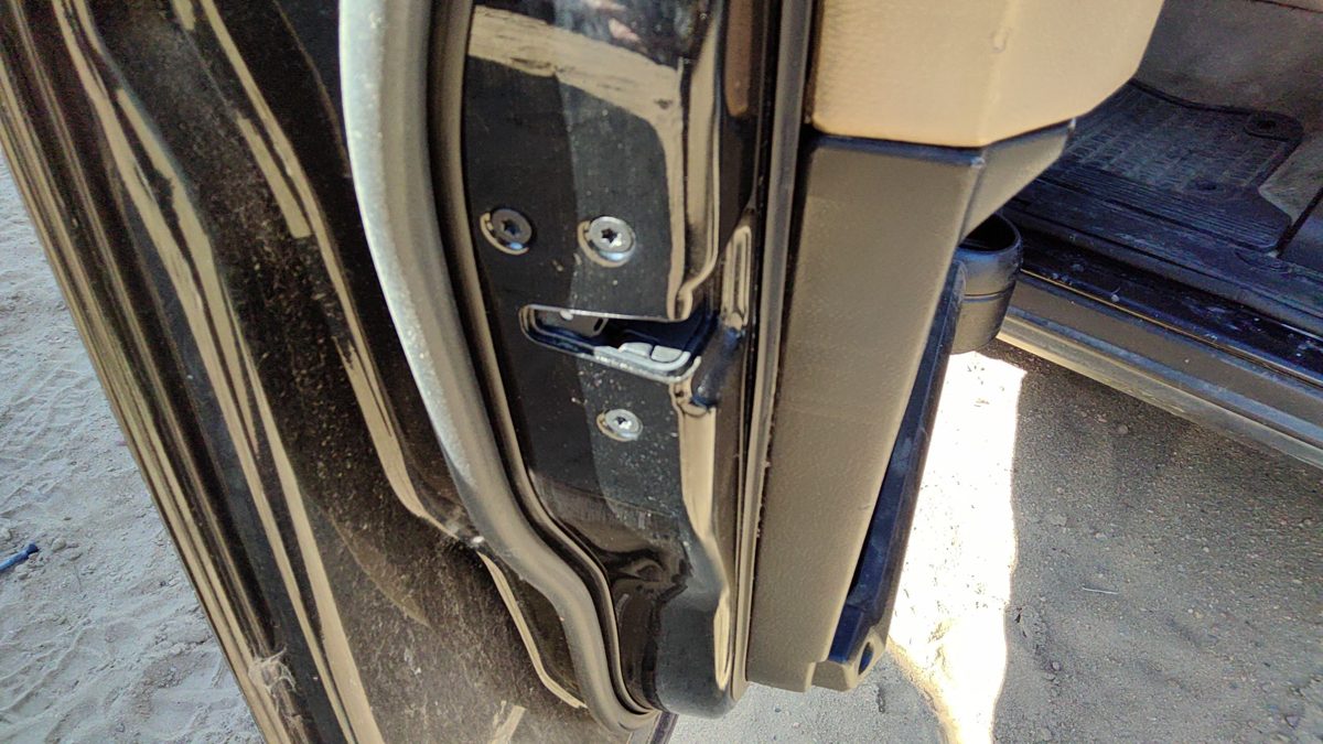 05-07 Land Rover Lr3 Driver Left Front Door Latch With Rods/Cables Oem Fqj000215