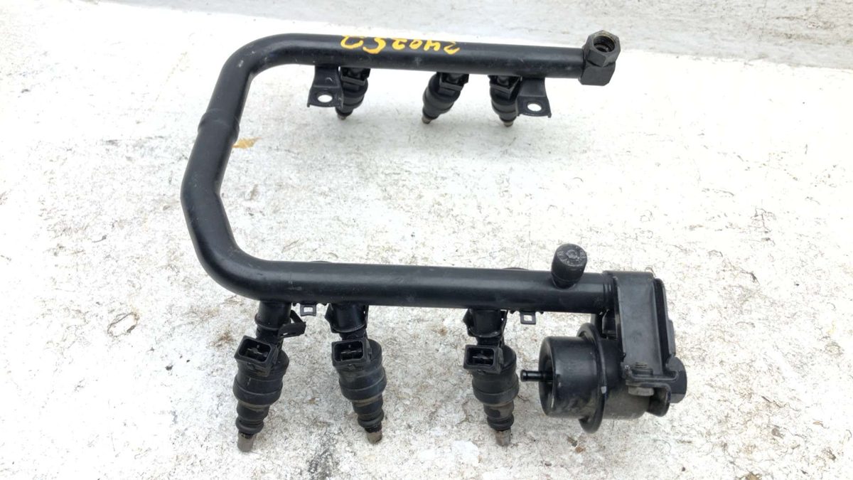 88-91 Olds Eighty Eight Complete Fuel Rail With Injectors Set Loaded Oem 3.8L
