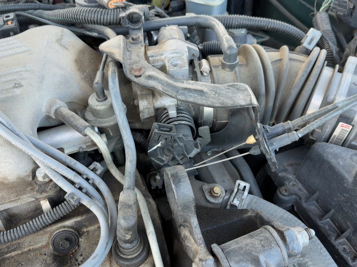 1999 Chevy Lumina Throttle Body Valve OEM with Sensors 3.1L V6 17113576