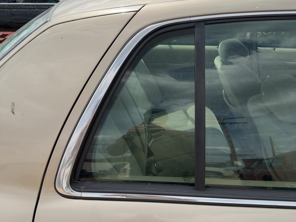 94-11 Grand Marquis Passenger Right Rear Vent Window Back Door Glass With Frame