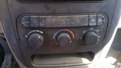 2001-2002 Dodge Caravan Temperature Control Module In Dash Heater Ac Head Unit