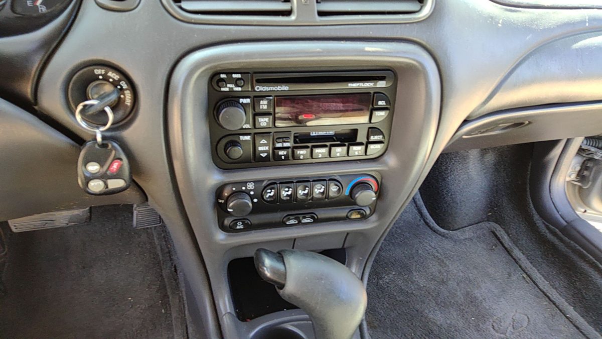 2000 Olds Intrigue Dash Panel