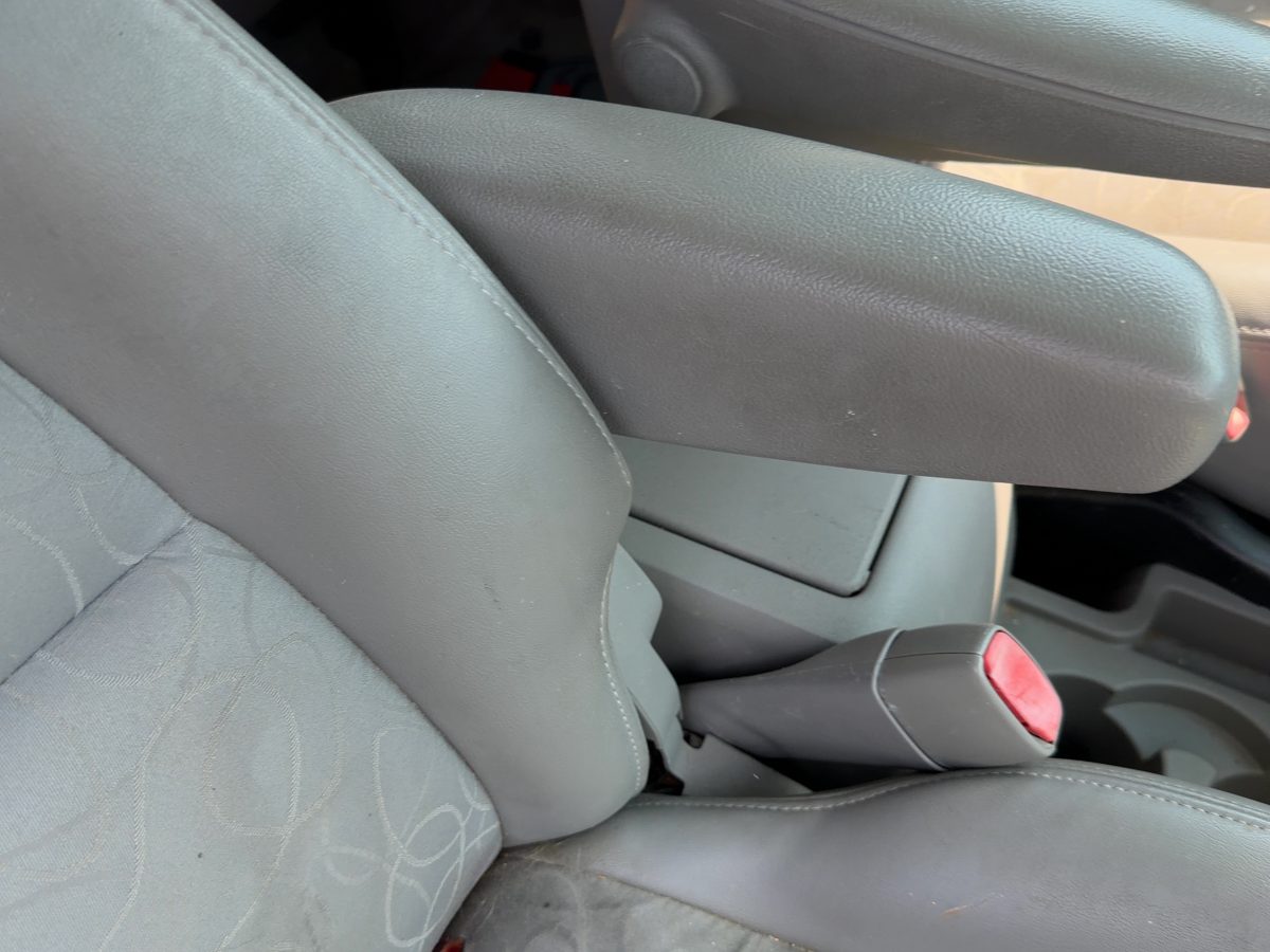 2005 Saturn Vue Armrest